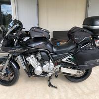 Portapacchi con bauletto per fzs1000