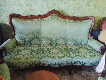 divano e due poltrone