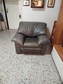 Poltrona in cuoio grigia super comoda