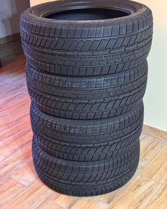 Gomme nuove  invernali 225/50/17 —98V