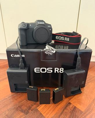 Canon r8 + batterie + caricatori