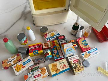 Giocattoli scatole cibo vintage