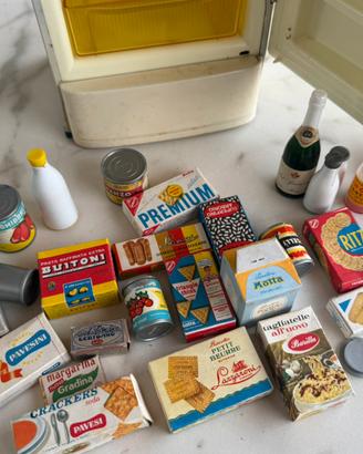 Giocattoli scatole cibo vintage