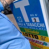 Insegna luminosa bifacciale “SALI E TABACCHI – LOT