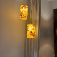 Lampade a sospensione dipinte.