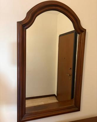 specchio con cornice in legno