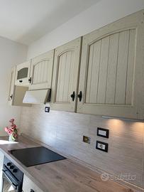 Cucina completa di legno