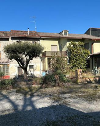 CASA IN LINEA CON GIARDINO