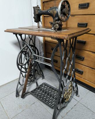 Tavolino in ghisa e legno