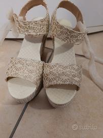 Sandali in pizzo, beige con glitter oro