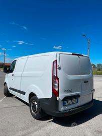 FORD TRANSIT CUSTOM. 