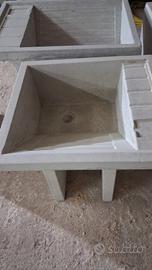 lavello in cemento grigio 