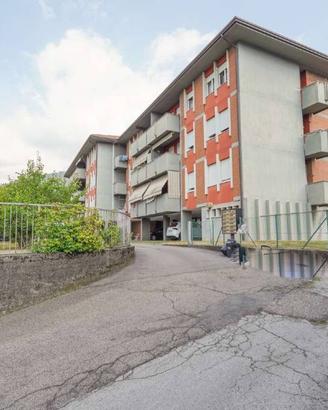 Appartamento di 101 m² con 4 locali e posto auto a