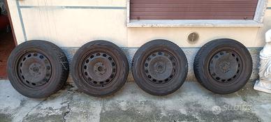 Cerchi in ferro da 16 con gomme Nokian invernali 