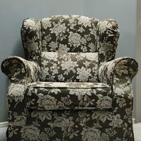 SET DI 2 POLTRONE + POUF