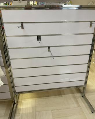 Arredamento per negozio