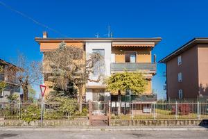 3 LOCALI A SOMMACAMPAGNA