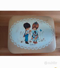 Scatola di latta anni '70 Miss Petticoat 