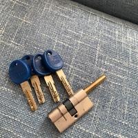 Serratura ISEO per porta blindata con 4 chiavi