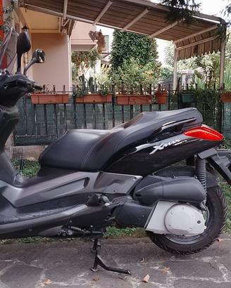 Yamaha XMAX 250