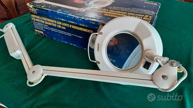 Lampada a pantografo da tavolo