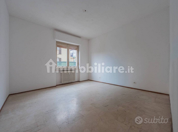 PRIVATO VENDE immobile vicino alla Questura