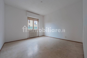 PRIVATO VENDE immobile vicino alla Questura