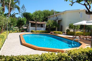 CASA VACANZA CON PISCINA E TENNIS ,100Mm DAL MARE