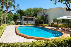 CASA VACANZA CON PISCINA E TENNIS ,100Mm DAL MARE