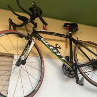 BICI DA CORSA SCOTT IN LEGA DI CARBONIO
