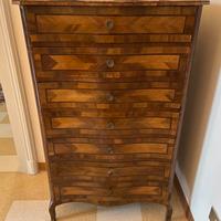 Cassettiera antica a sei cassetti