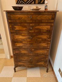 Cassettiera antica a sei cassetti