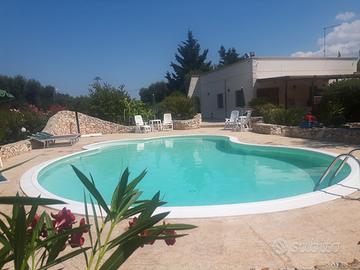 Puglia:Villa con piscina fra gli ulivi 6+2 p.l