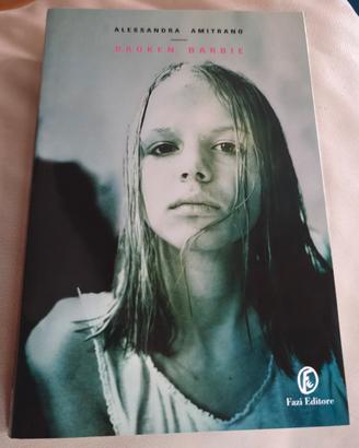 Libro Broken Barbie Alessandra Amitrano 