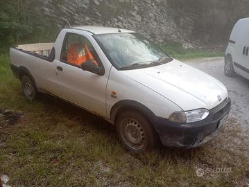 Fiat Strada bianco