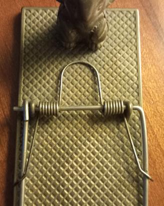 fermacarte vintage a forma di trappola per topi 