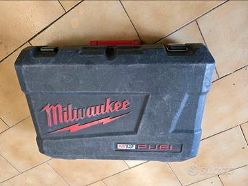 Milwaukee M12 Fuel Set 2 Utensili +  Caricabatteri