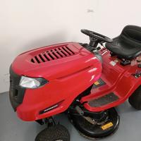 Trattore taglia erba