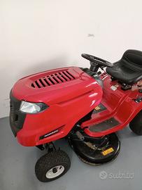 Trattore taglia erba