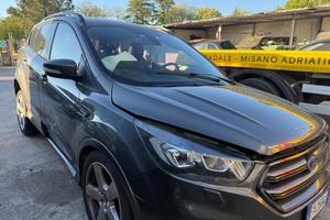 Ford Kuga incidentata 
