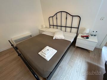 Letto con comodini