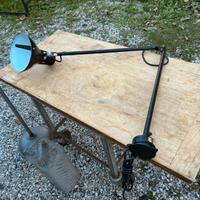 Lampada a braccio regolabile