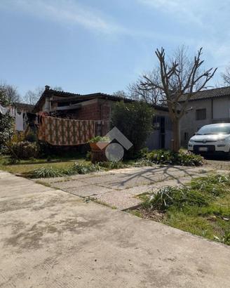 6 LOCALI A POZZOLO FORMIGARO