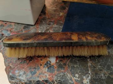 antica spazzola in tartaruga