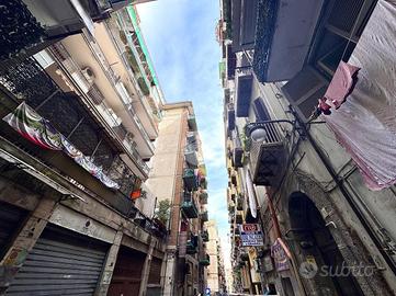 MONOLOCALE A NAPOLI