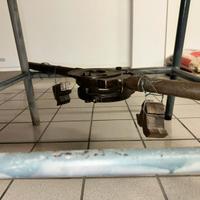  Tavolo da lavoro in ferro con morsa