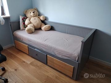 Letto ikea Hemnes con 2 materassi ,