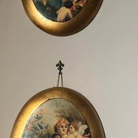 Coppia di quadri ovali vintage con cornice dorata
