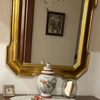 Specchio anni '50 cornice oro in stile classico.