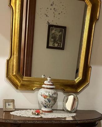 Specchio anni '50 cornice oro in stile classico.